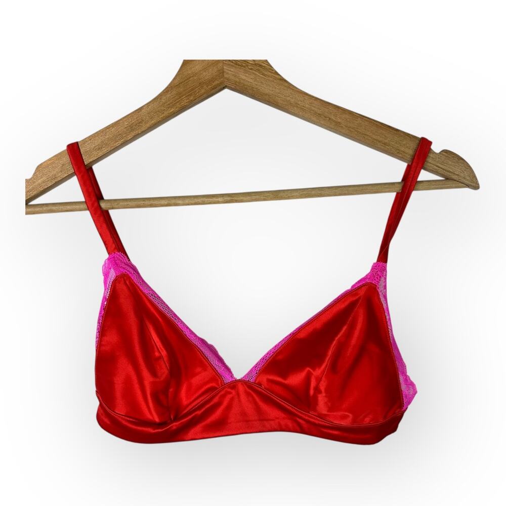 Parade Womens size Medium Unlined Mesh Lace Accent Bra Red Scoop Bralette